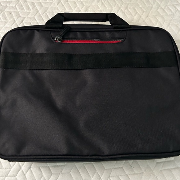 New Case Logic 17.3" Laptop and Tablet Case Black - Picture 2 of 5